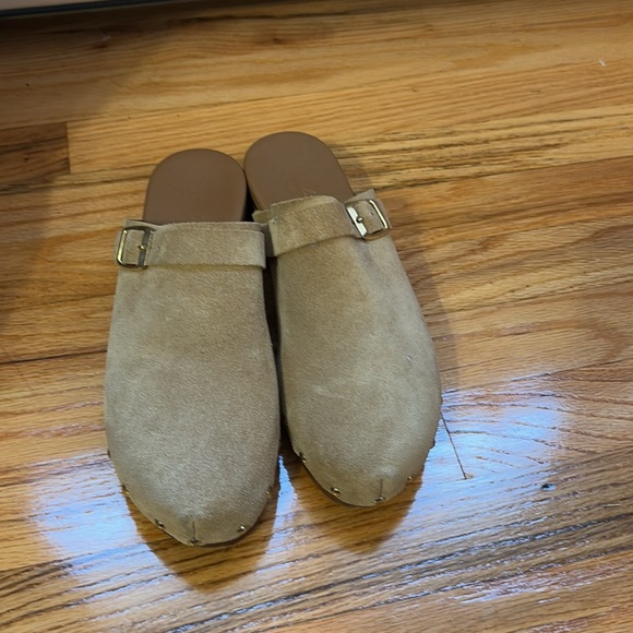Clogs - Picture 2 of 2